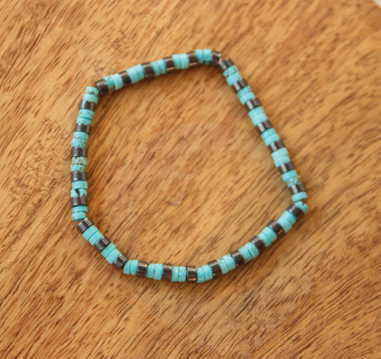 bracelet perles heishi howlite turquoise et hematite noir