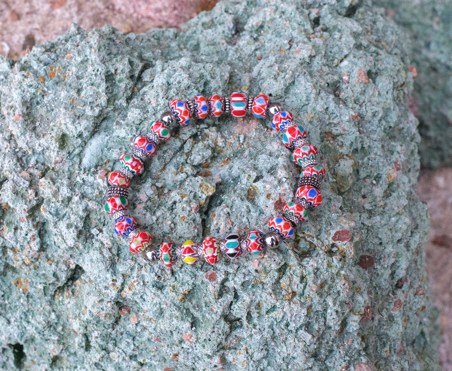 Bracelet perles chevrons rouge en verre