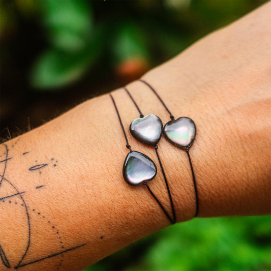 Bracelet Cœur Nacre Foncé Irisé 10mm Réglable Fait Main  Cauris&Co