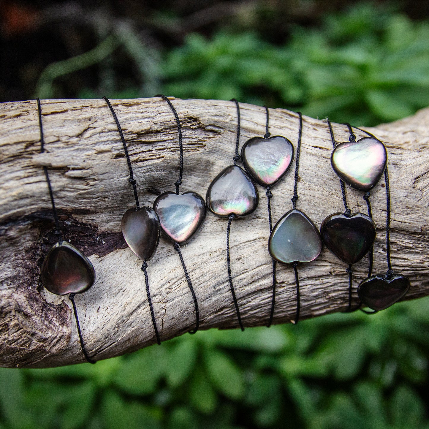 Bracelet Cœur Nacre Foncé Irisé 10mm Réglable Fait Main  Cauris&Co