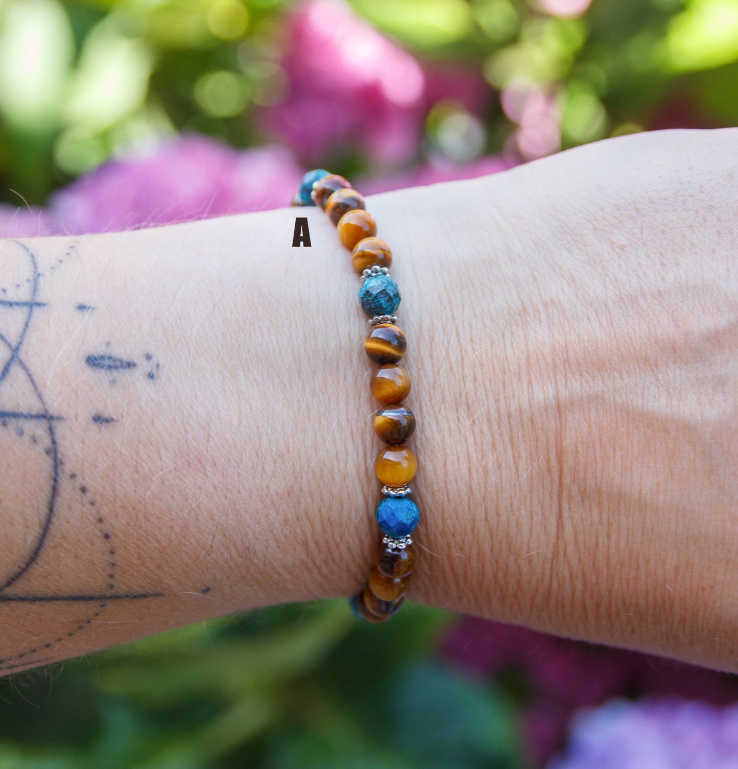 Bracelet femme perles oeil de tigre 6 mm et chrysocolle (plusieurs modeles)
