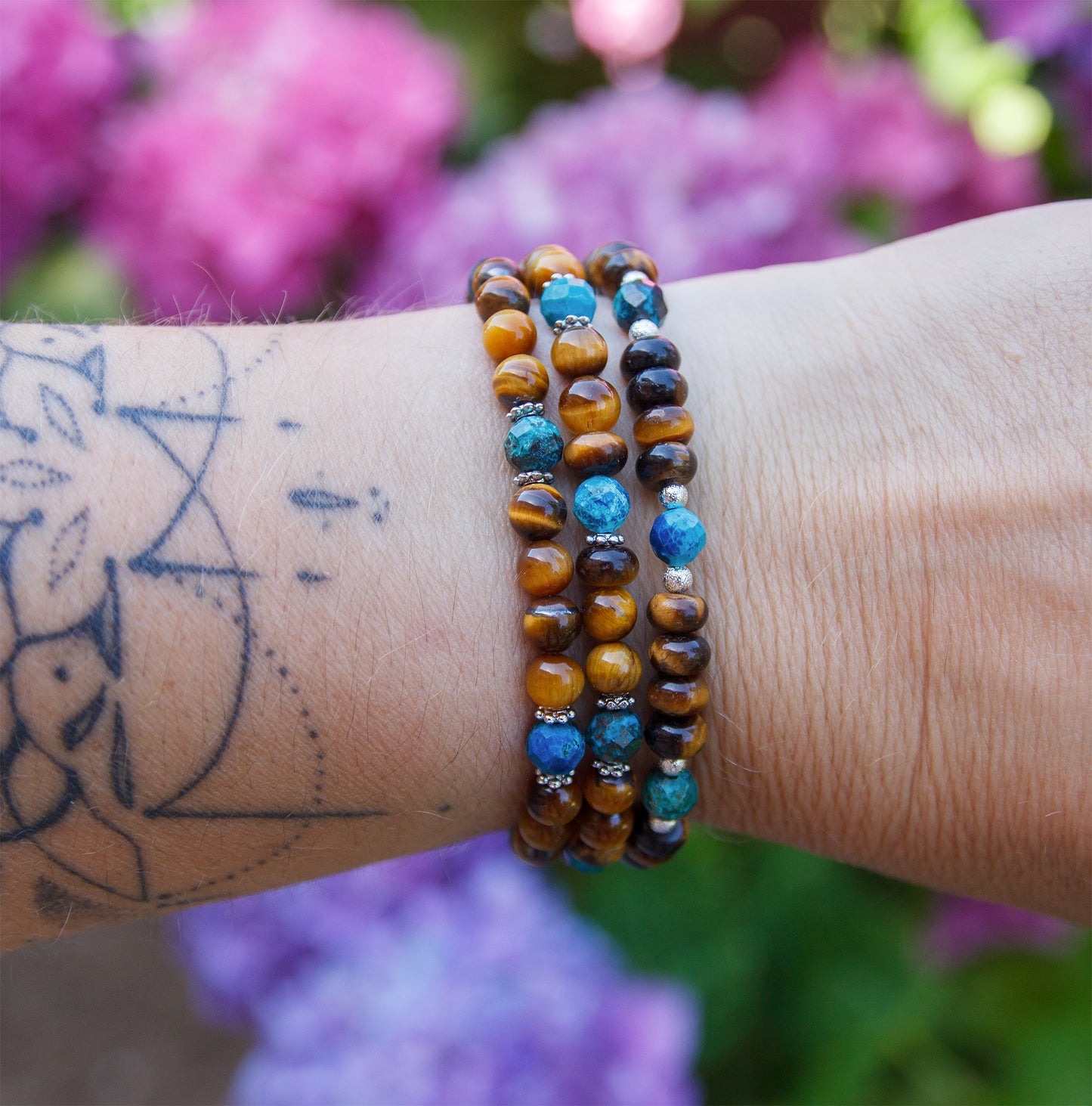 Bracelet femme perles oeil de tigre 6 mm et chrysocolle (plusieurs modeles)