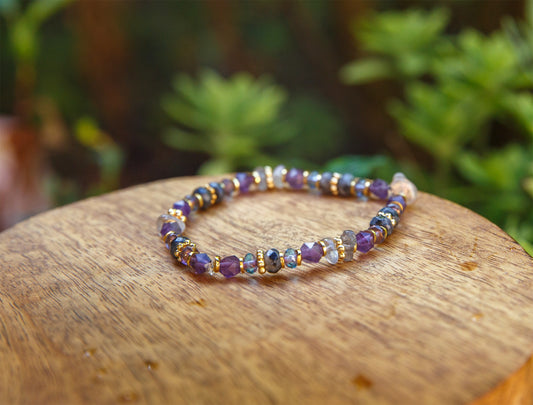 bracelet femme perles d'améthyste, labradorite , perle en verre et chips de labradorite