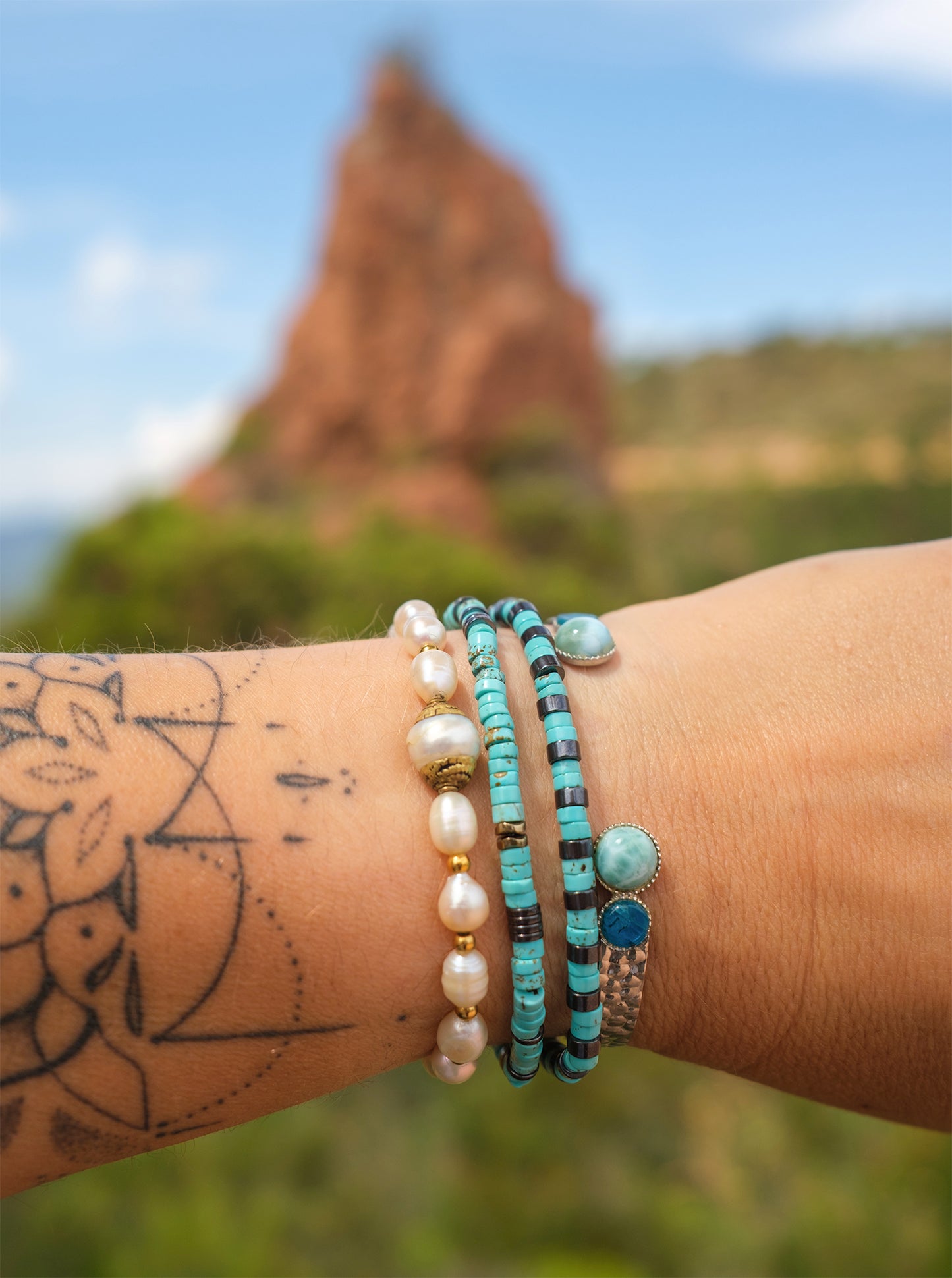 bracelet perles heishi howlite turquoise et hematite