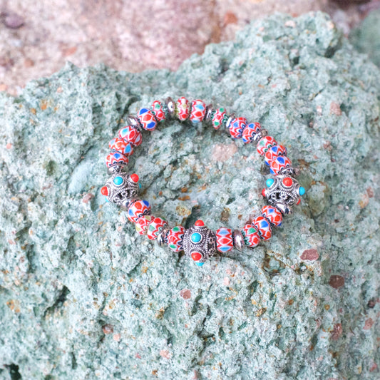 Bracelet perles chevrons rouge en verre et perles antiques
