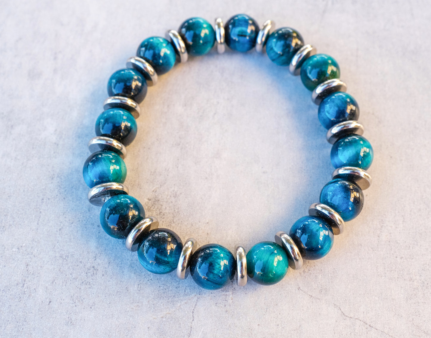 Bracelet homme perles œil de tigre bleu et perles argenté - Site officiel  Sixtystones - Bracelets Heishi pour Homme