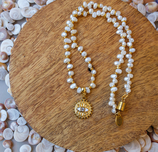 Collier Bohème Talisman en Nacre Blanche & Pendentif Œil – Bijou Fait Main à Cannes
