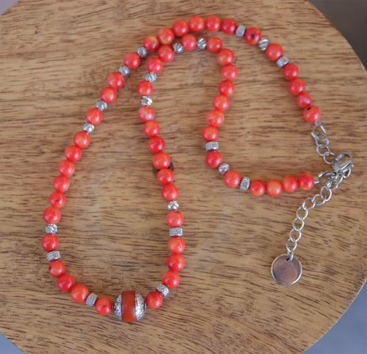 Collier en perles de corail rouge (4-6mm)  (40cm+chaine extension)