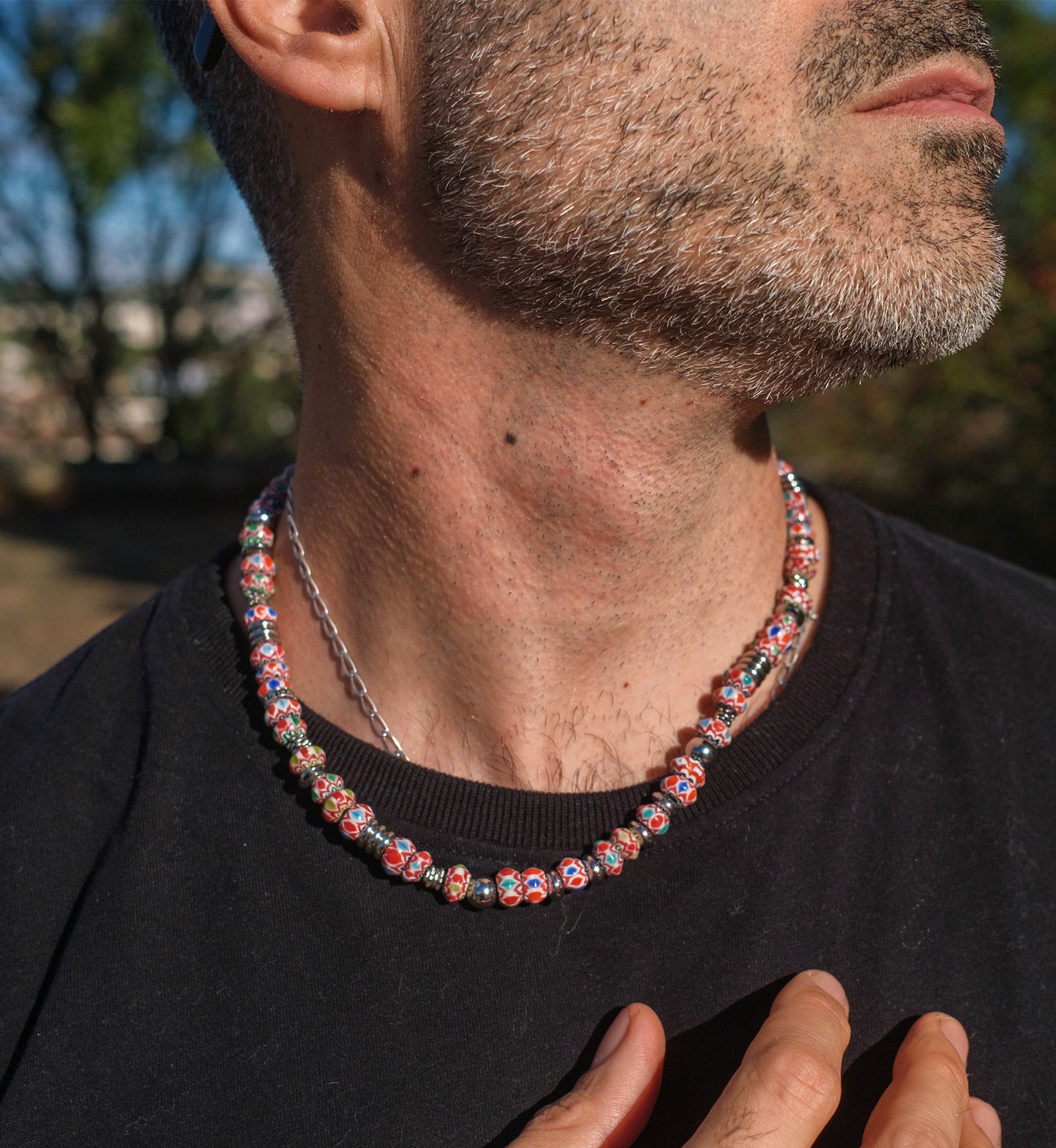 collier homme perles chevrons rouge