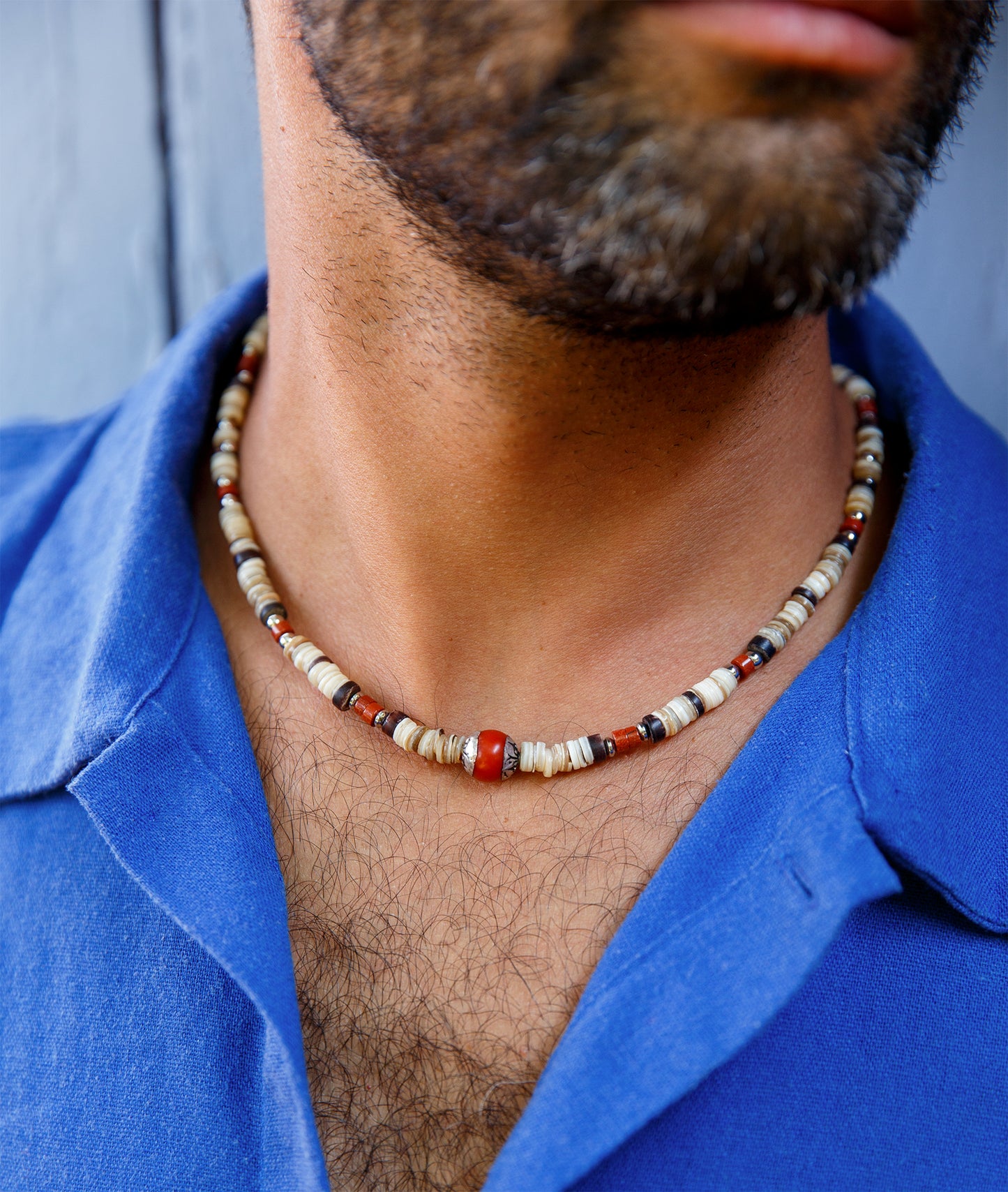 Collier Homme heishi coquillages agate et corail - caurisandco