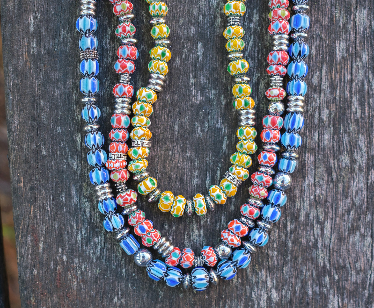 collier homme perles chevrons rouge