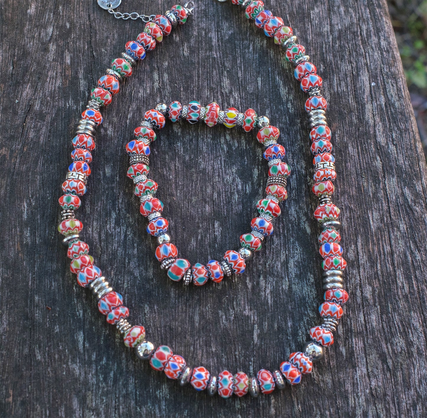 collier homme perles chevrons rouge