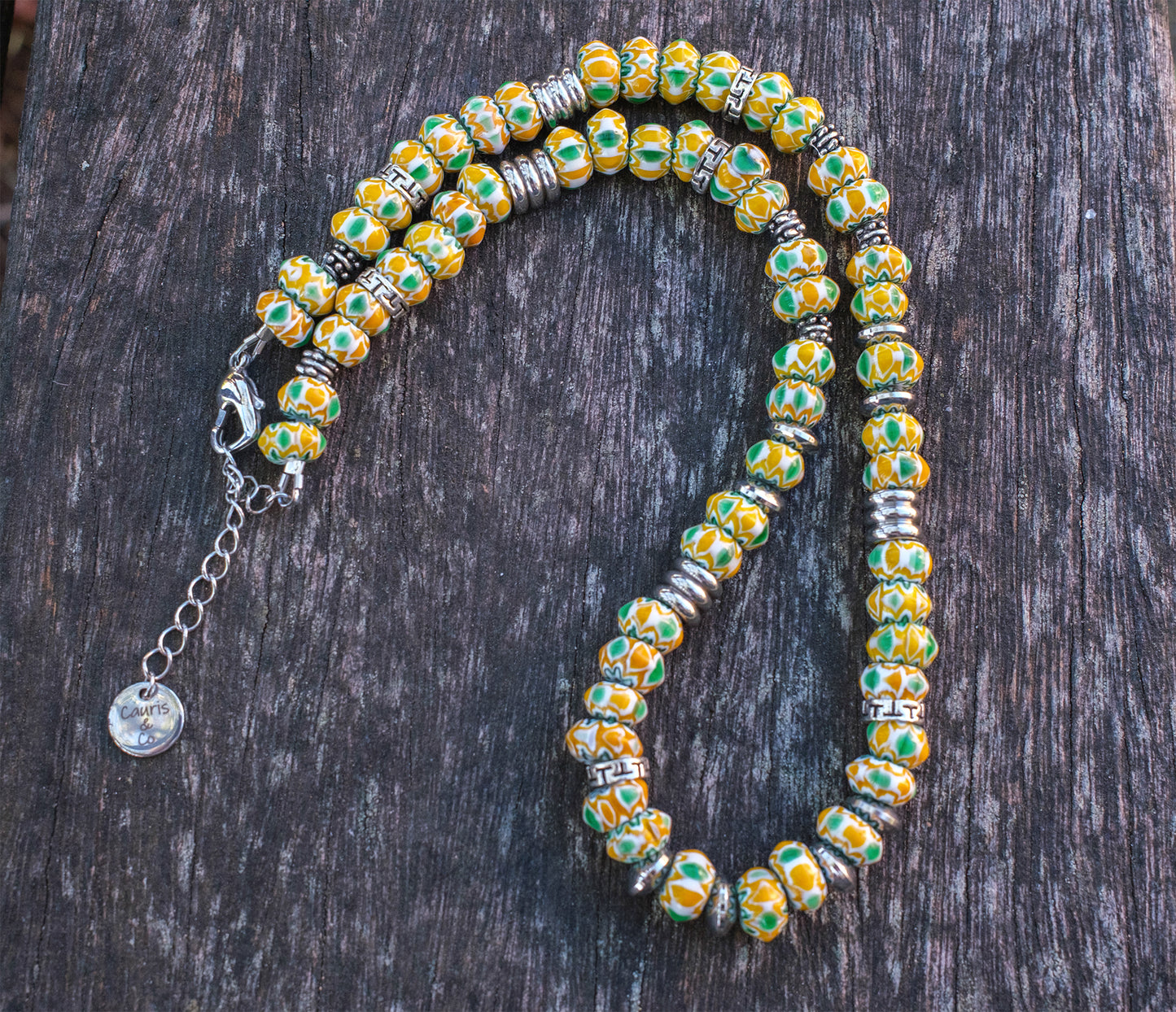 collier homme perles chevrons jaune