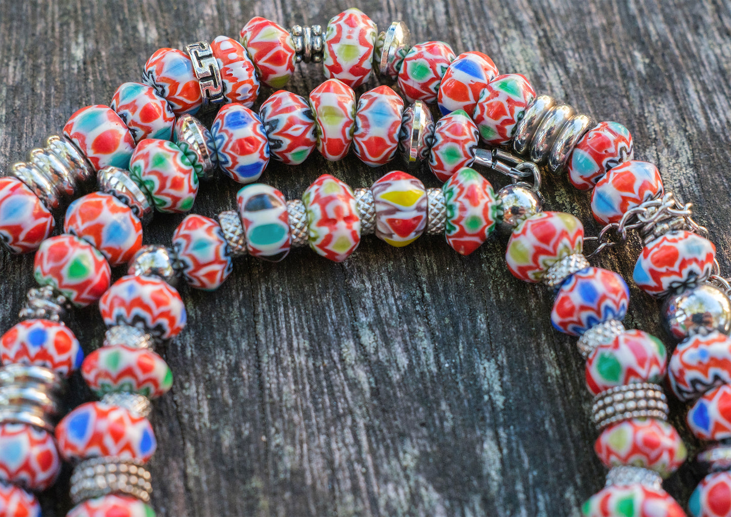 collier homme perles chevrons rouge