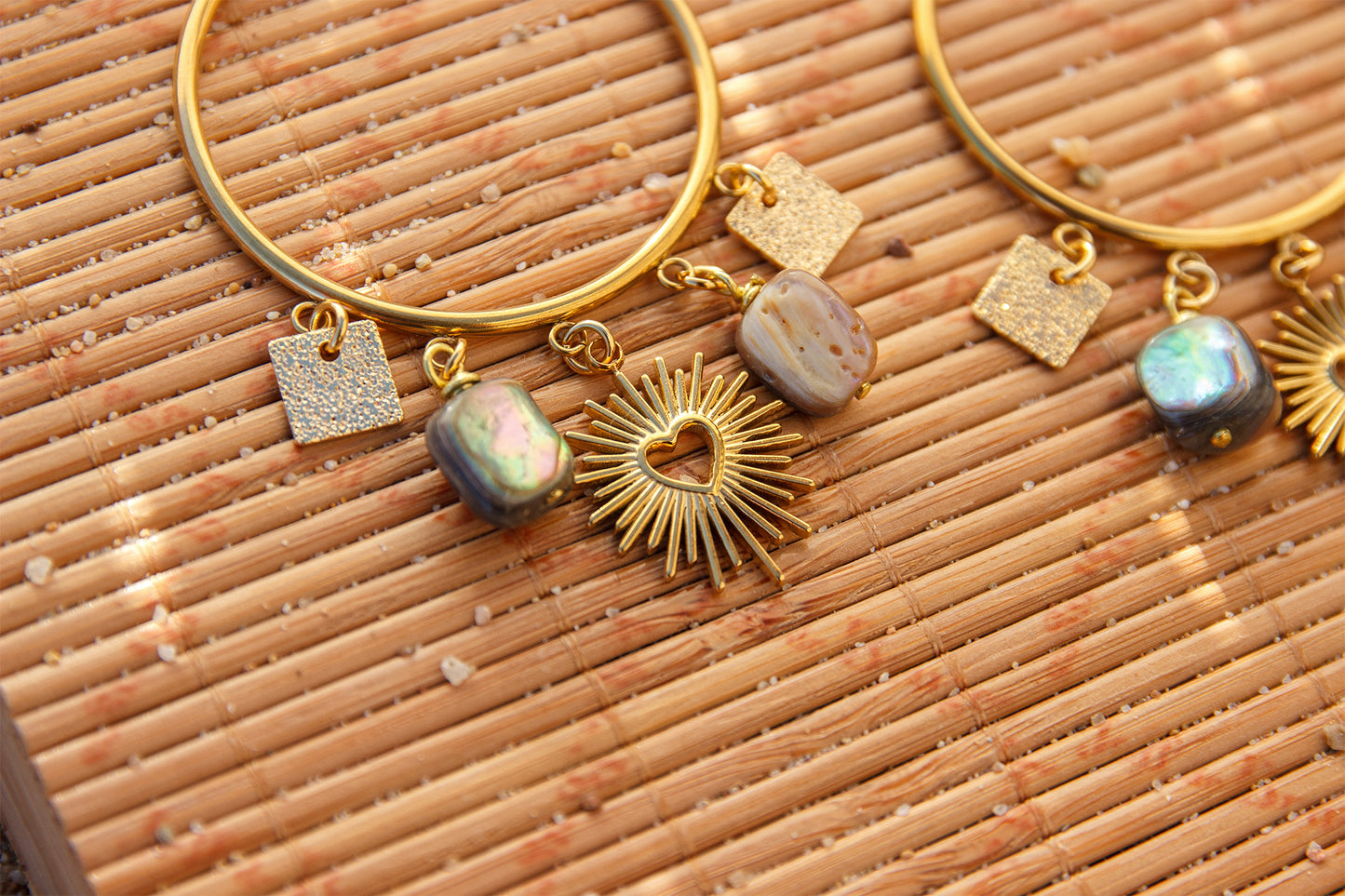 Boucles d'oreilles à breloque ex voto coeur abalone et sequin