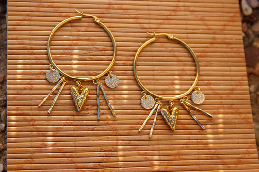 Boucles d'oreilles à breloque ex voto coeur et sequins géométriques