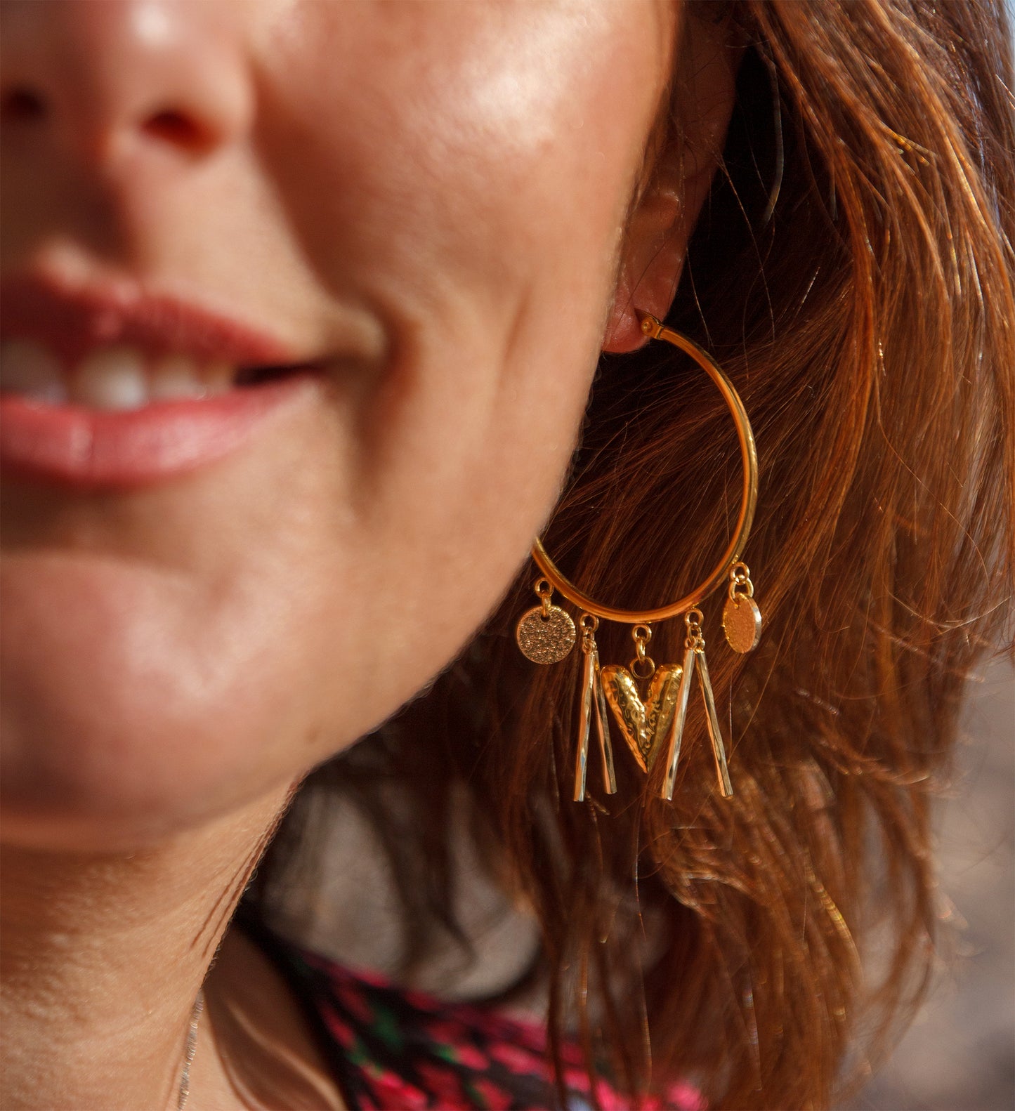 Boucles d'oreilles à breloque ex voto coeur et sequins géométriques