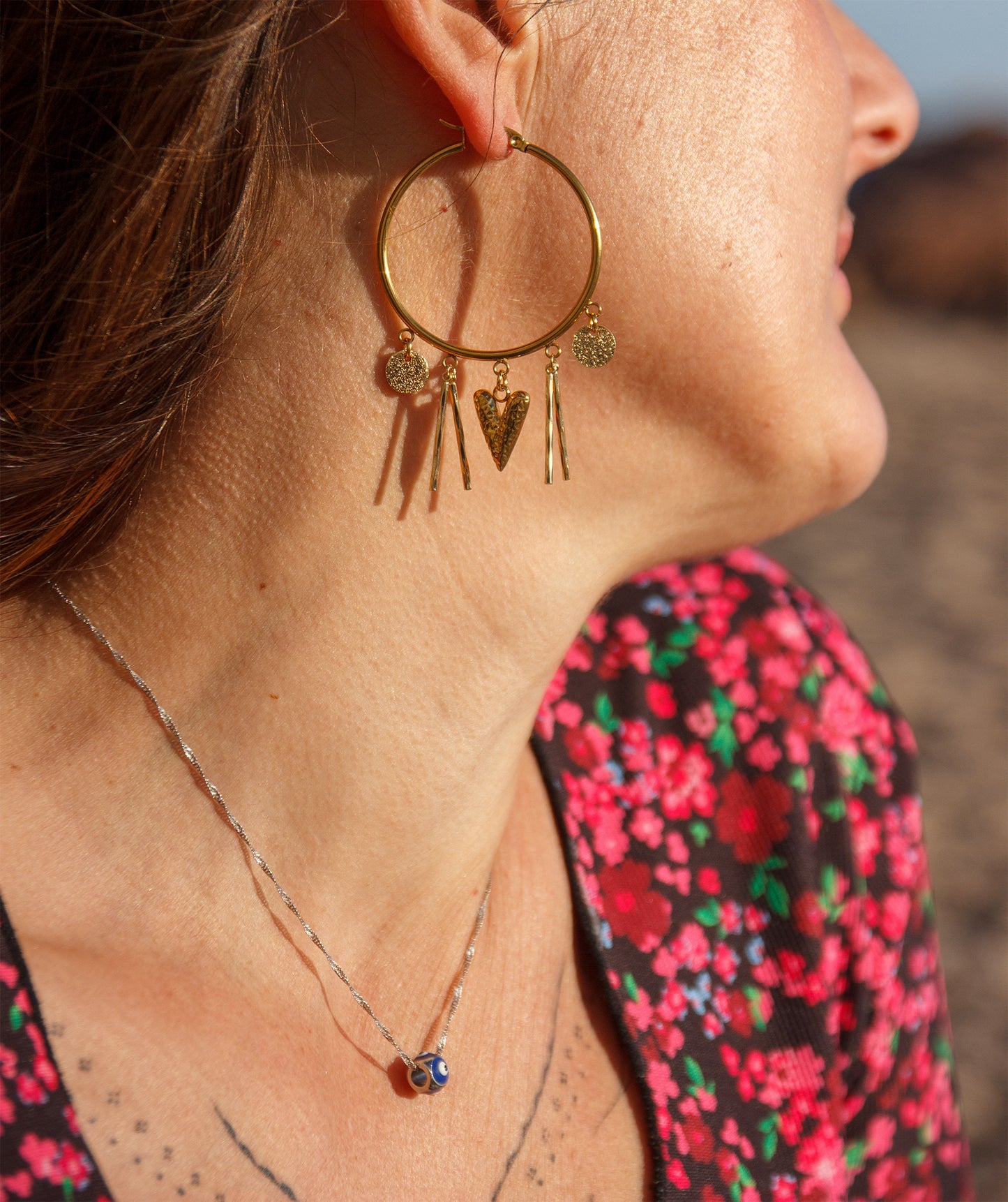 Boucles d'oreilles à breloque ex voto coeur et sequins géométriques