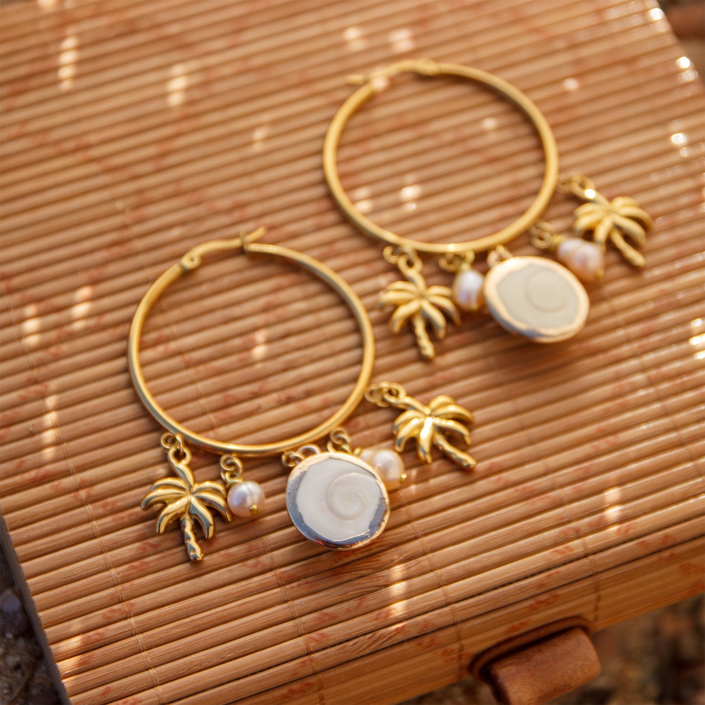 Boucle d'oreille à breloque oeil de ste lucie et palmier