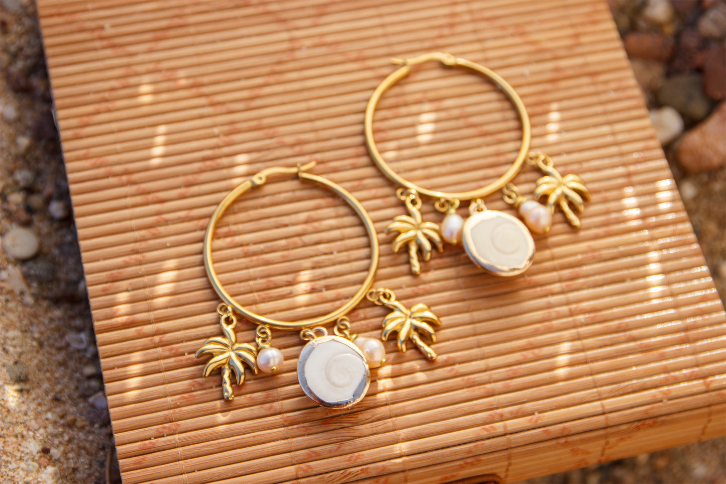 Boucle d'oreille à breloque oeil de ste lucie et palmier