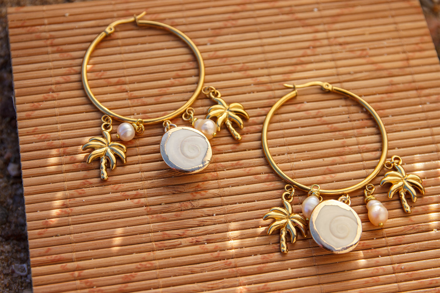 Boucle d'oreille à breloque oeil de ste lucie et palmier