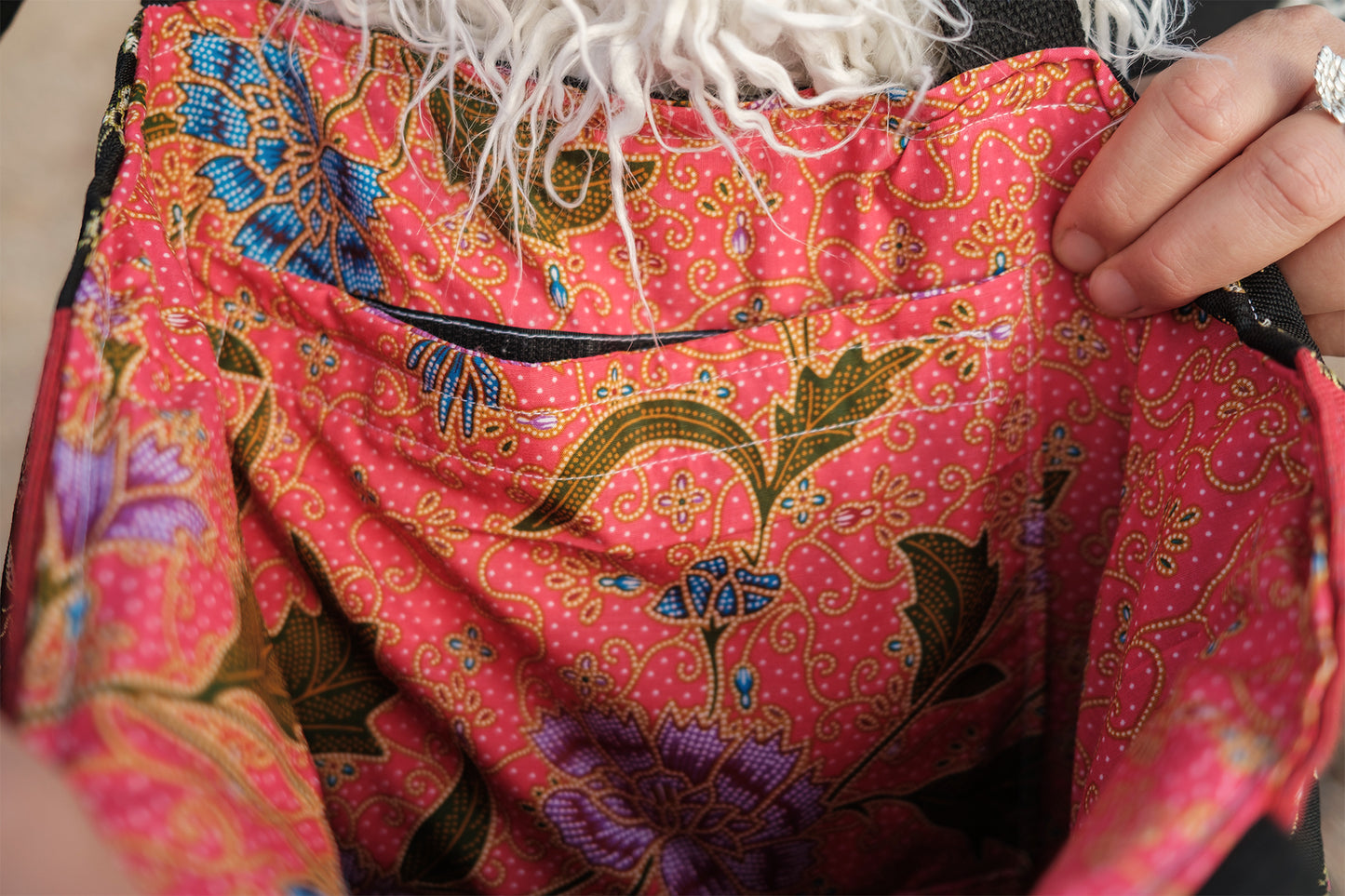 Sac tote bag femme Frida 45*45 cm rouge maya doublure batik PIECE UNIQUE - caurisandco