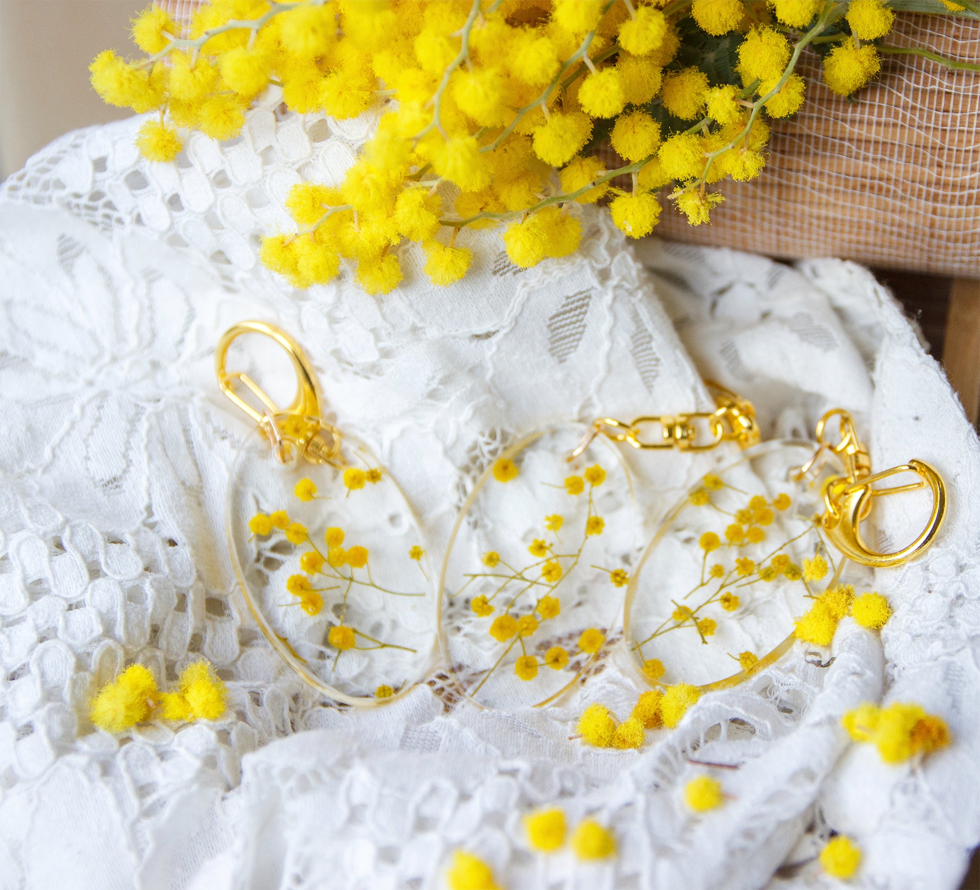 Porte-clé Mimosa Résine Artisanal - Fleurs Séchées faite main - caurisandco