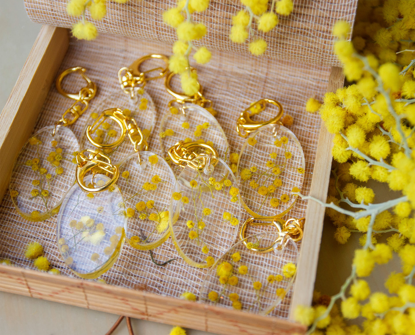 Porte-clé Mimosa Résine Artisanal - Fleurs Séchées faite main - caurisandco