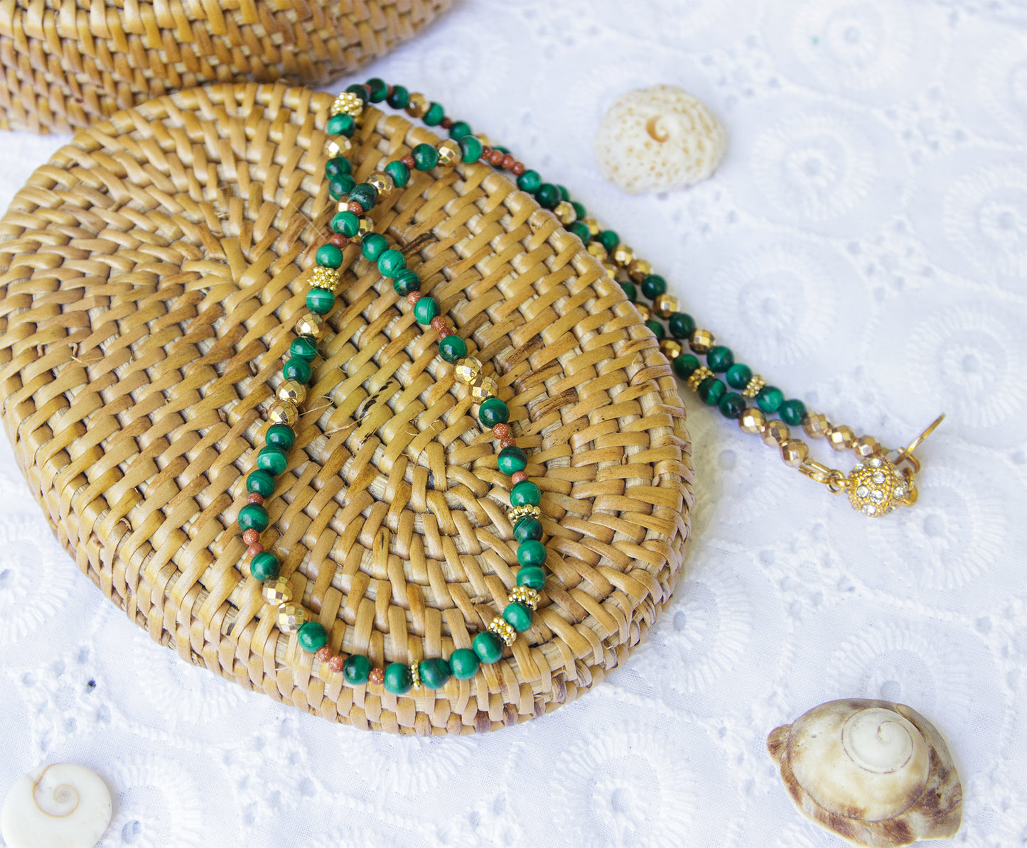 Collier ras de cou en perles de malachite, hematite et sunstone - caurisandco