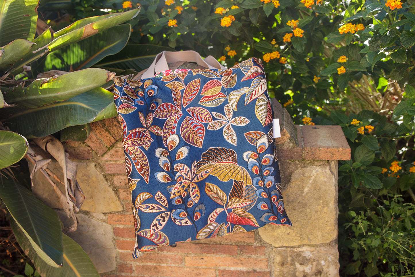 Tote bag fleuri bleu roi en jacquard et batik 46*38cm