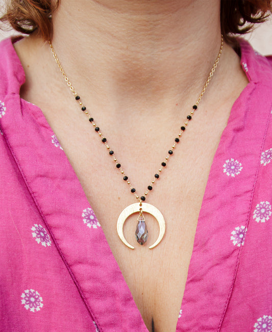 collier femme en acier inoxydable chaine rosaire et pendentif lune en laiton brut et goutte en cristal caurisandco cauris and co