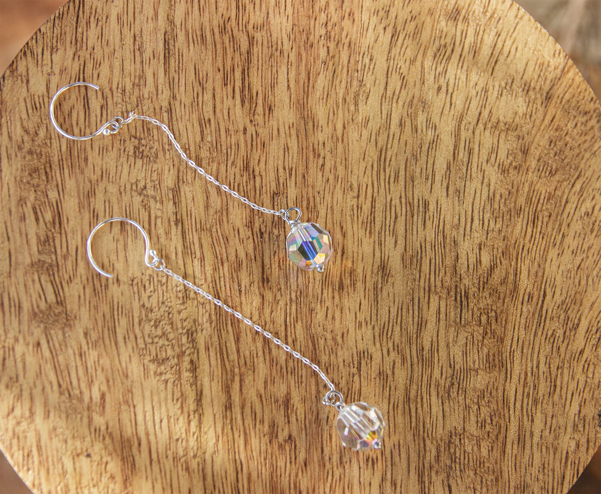 Boucle d'oreille pendante (4cm) en argent 925 et perle en cristal (10mm) - caurisandco