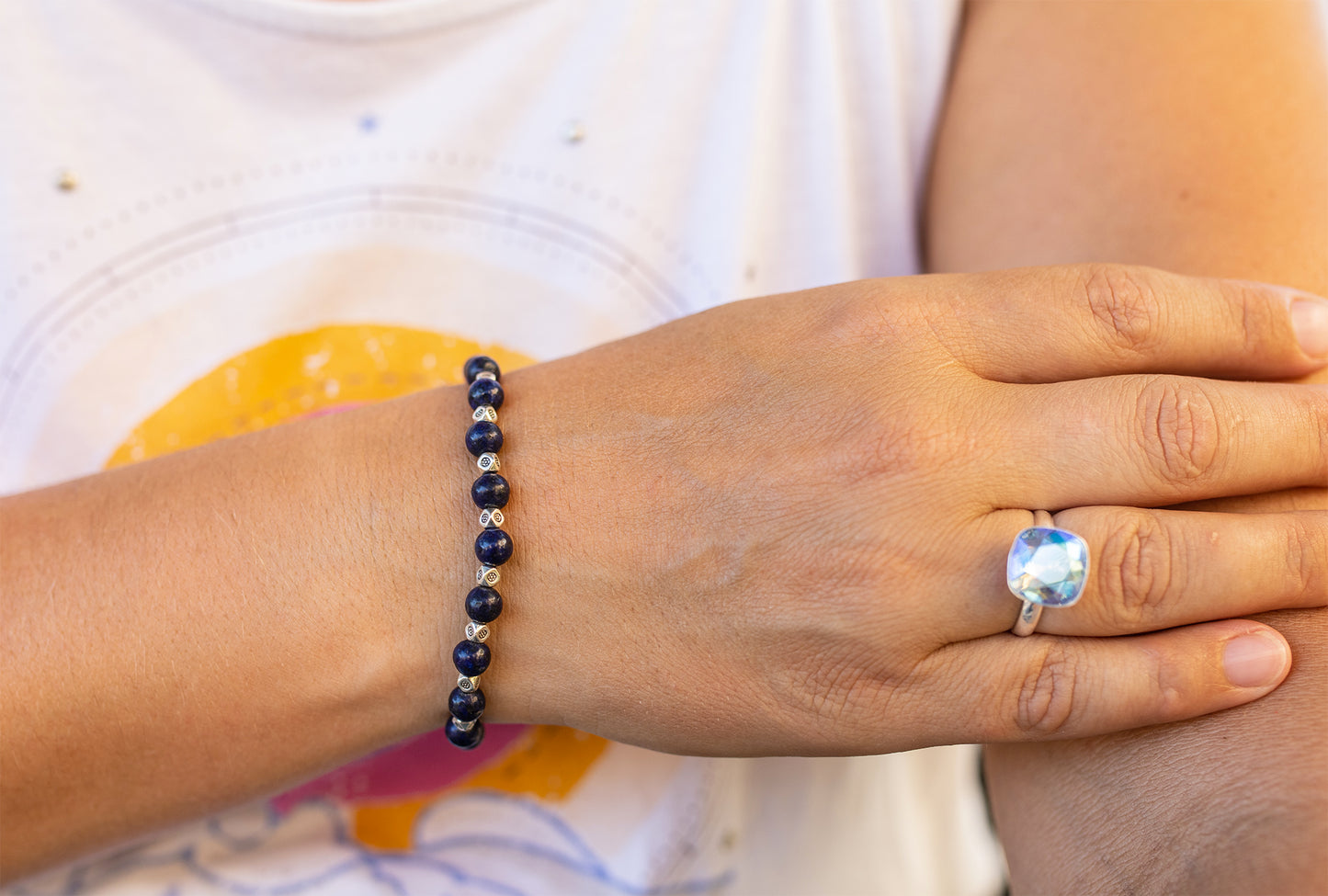 bracelet en lapis lazuli et plaqué argent fait main - caurisandco