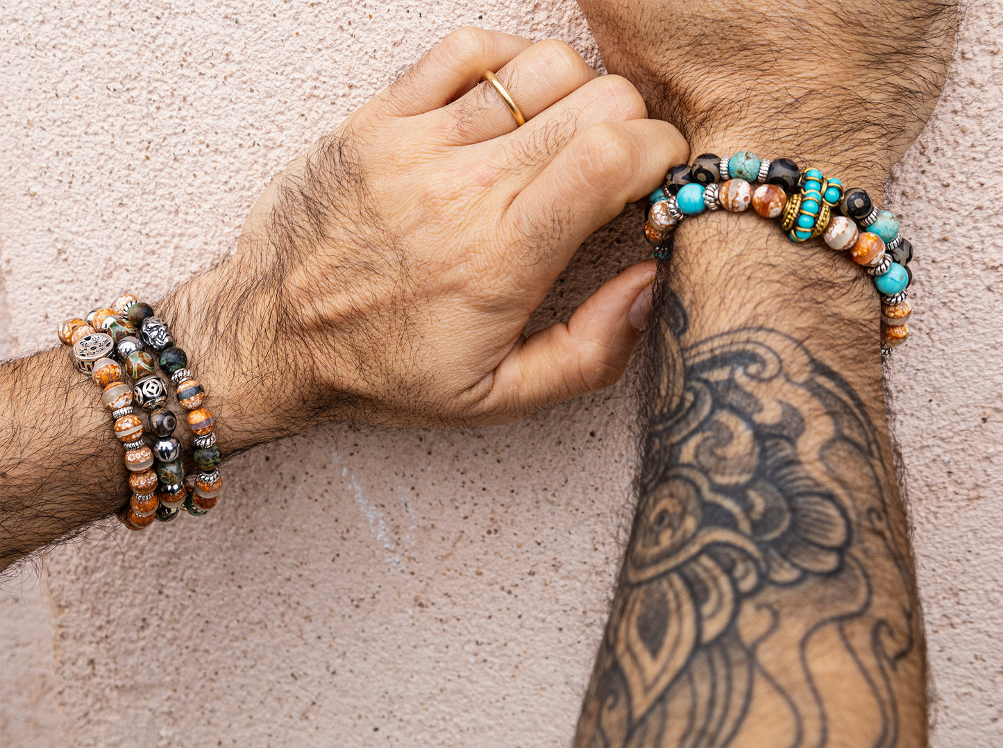 bracelet agate antique du Tibet et perles en acier inox avec mantra - caurisandco