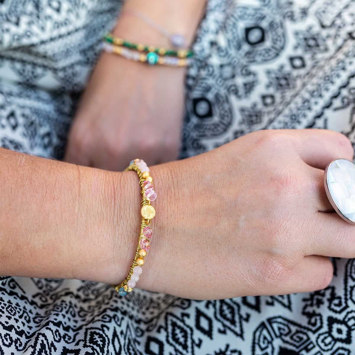 bracelet femme tissée morganite cristal fait main - caurisandco